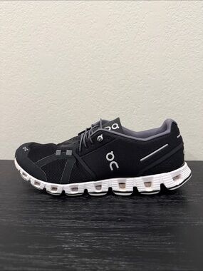 Women’s Size 11 On Running Cloudrunner Black and White Athletic Shoes Training